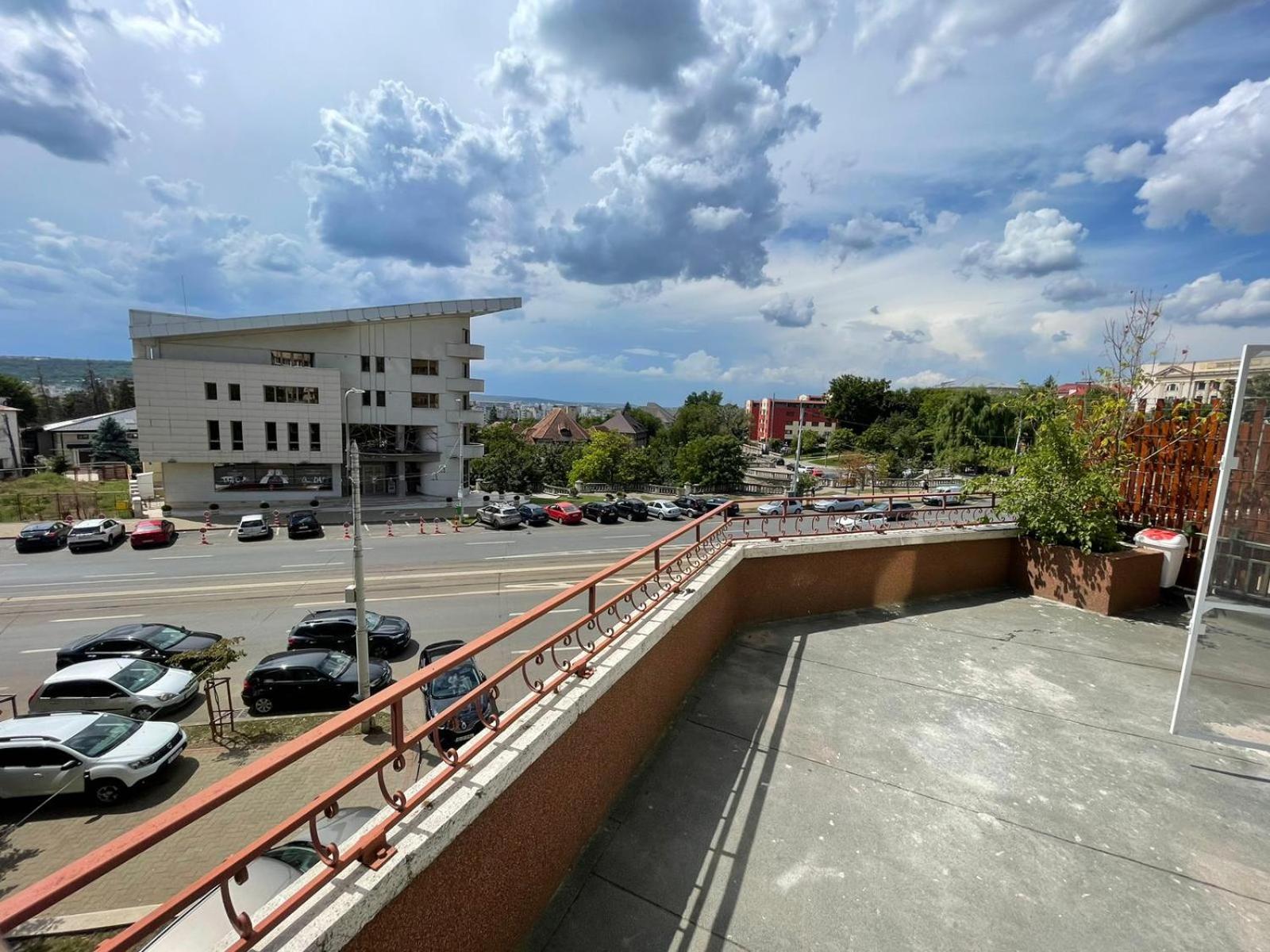 Propriete Ten - Close To University, Hospital And Downtown Iasi Buitenkant foto
